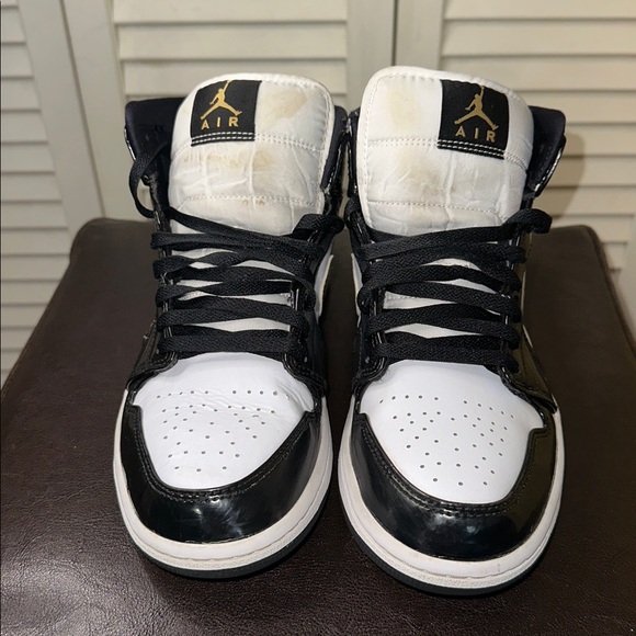 Jordan 1 Mid Patent Black, White & Metallic Gold… - Picture 3 of 11